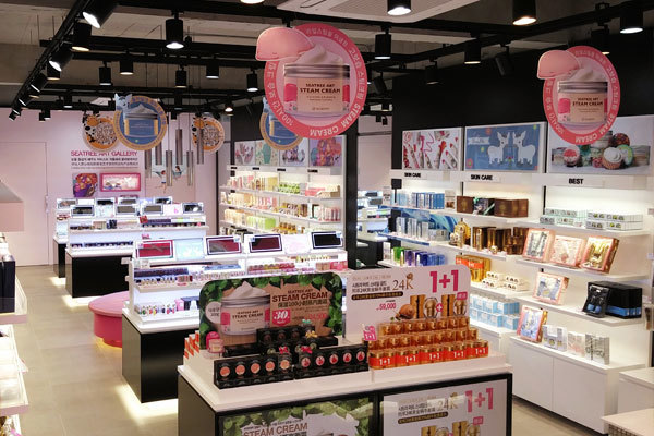 韓國(guó)化妝品店倒閉潮下，轉(zhuǎn)型自救的求生之路